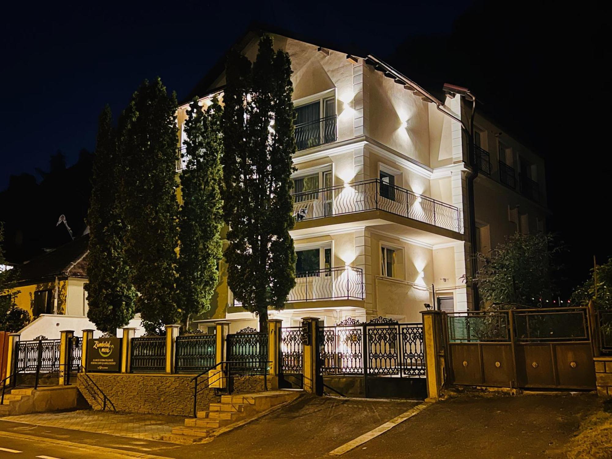 Prestige Aparthotel Braşov Extérieur photo